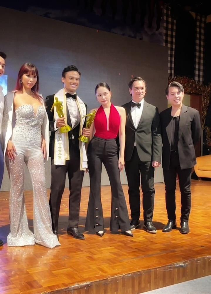 Hương Giang xuất hiện sau chia tay, bé như kẹo giữa đám đông-4