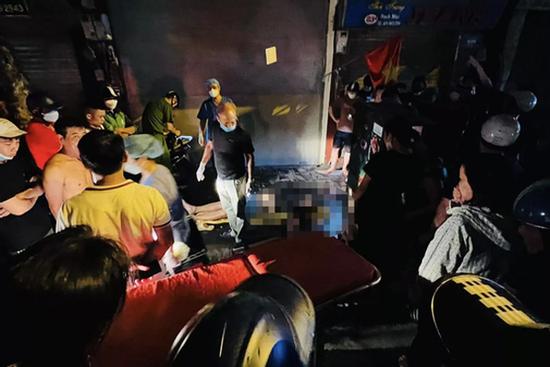 Quên chìa khóa, người đàn ông trèo lên cây vào nhà bị ngã tử vong