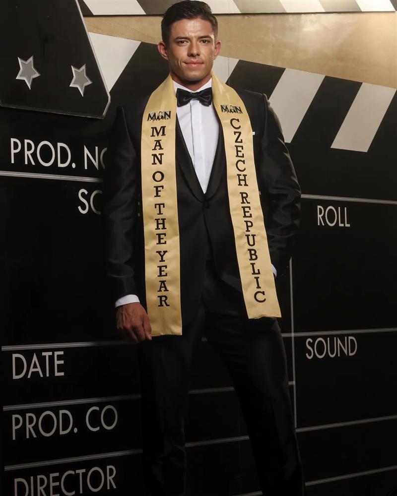 Tân Man Of The Year 2022 ngã dúi dụi vì bạn thi chơi trội-2