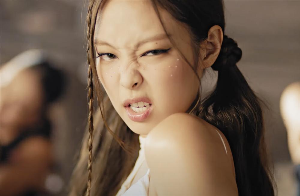 Loạt xu hướng làm đẹp gây sốt trong Pink Venom - BLACKPINK-6