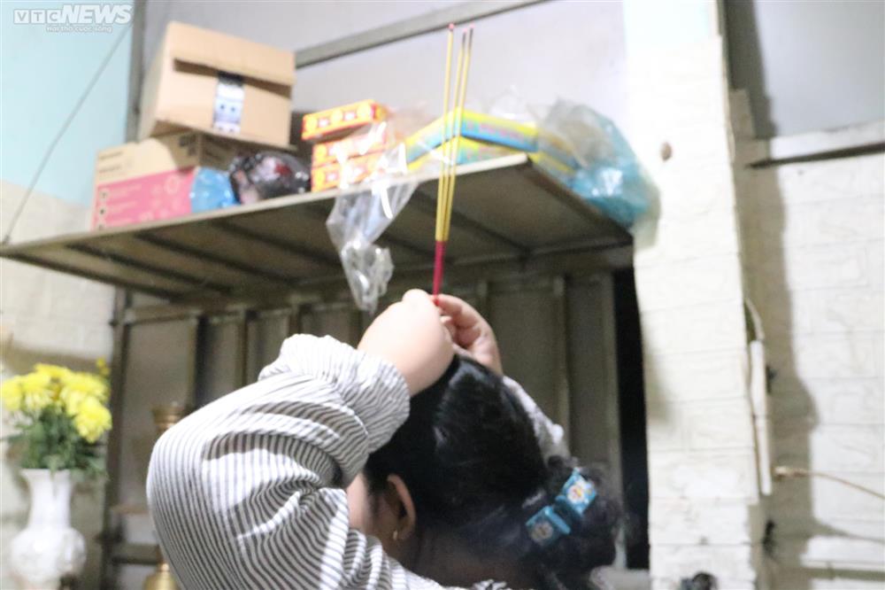 Cô bé 15 tuổi và 5 giỗ đầu người thân mất vì COVID-19-5