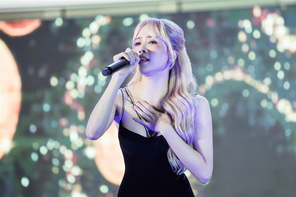 Dân mạng tranh cãi về giọng hát thều thào của Thiều Bảo Trâm-1