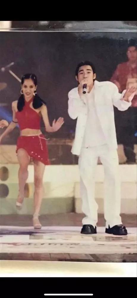 Khánh Thi khoe body điện nước đầy đủ khác xa 22 năm về trước-8