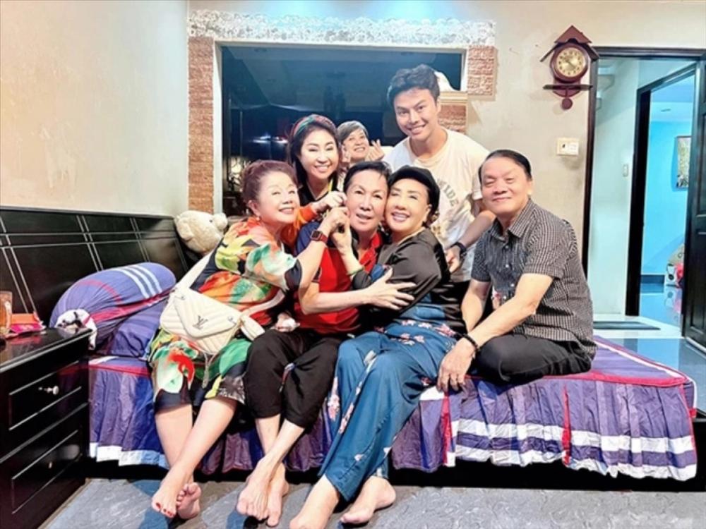 Ông hoàng cải lương Vũ Linh nhiều bệnh tật, cô đơn tuổi xế chiều-4