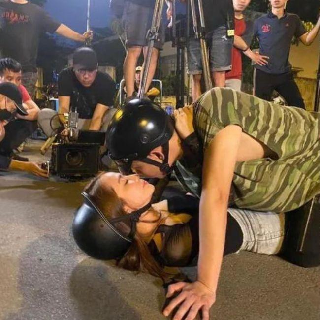 Hậu trường phi công trẻ phục vụ quý bà hồi xuân trong phim Việt-10