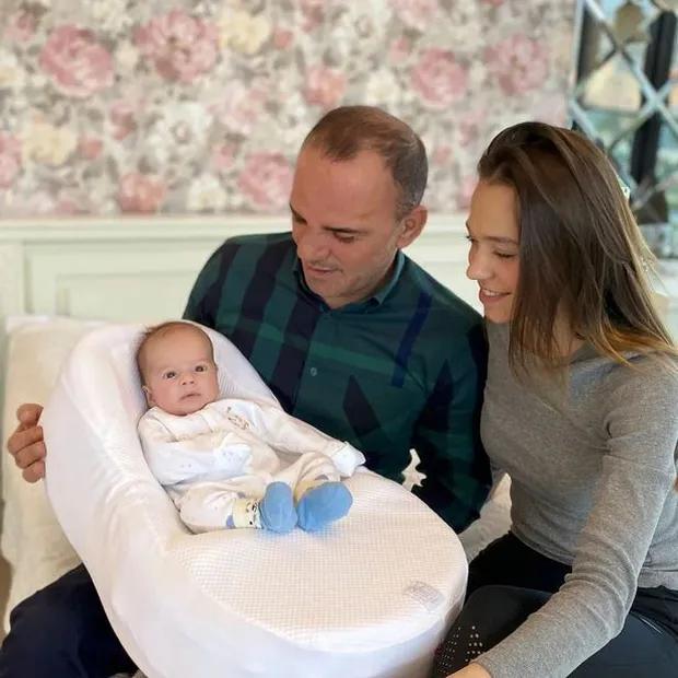 Cô gái 23 cưới chồng triệu phú 57: Có 21 người con và thuê 16 vú em-3