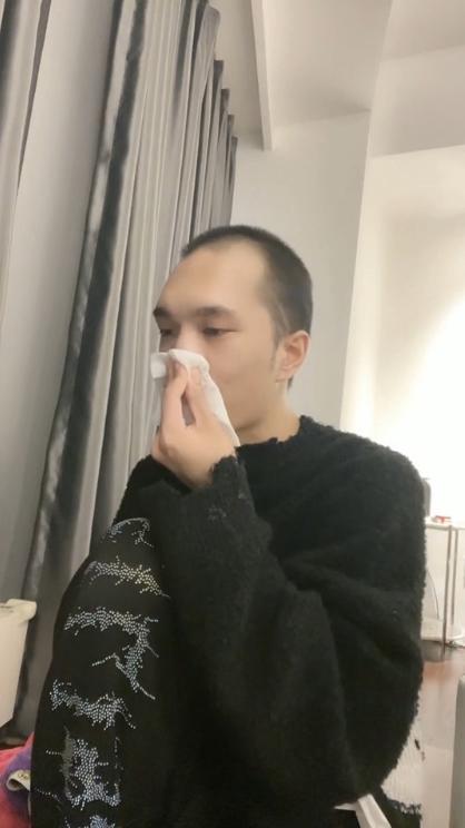 Hàn Bội Tuyền nghĩ quẩn trên livestream, netizen vội báo cảnh sát-3