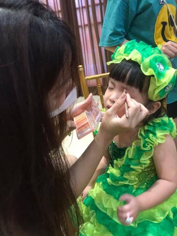 Cô bé vừa múa, vừa khóc ngay trên sân khấu khiến ai cũng bật cười-8