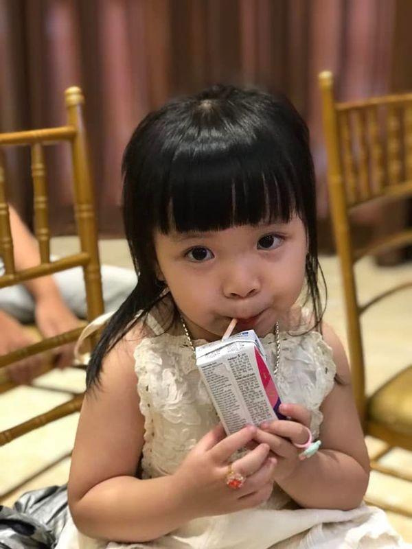 Cô bé vừa múa, vừa khóc ngay trên sân khấu khiến ai cũng bật cười-9