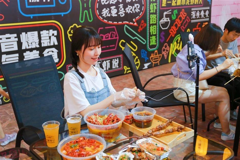 Mukbang chết dần trên chính quê hương của mình-4