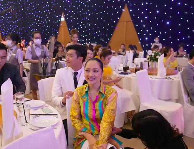 Bảo Anh để lộ vòng 2 cùng cách phối đồ lỗi mốt-8