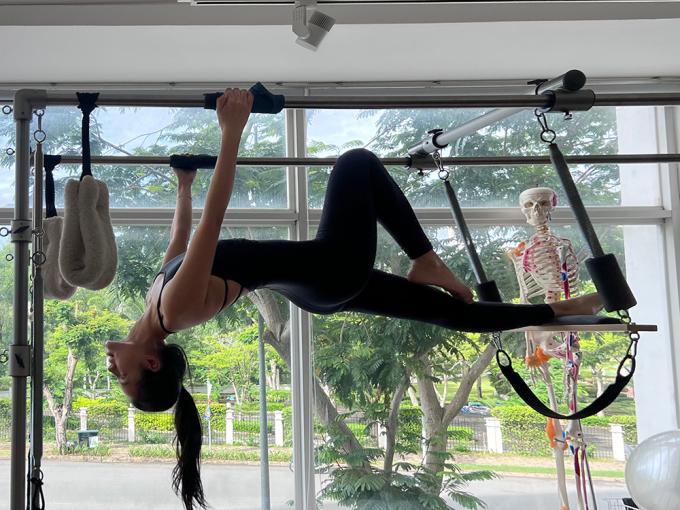 Ngọc Trinh đu theo BlackPink tập pilates để cải thiện vóc dáng-6