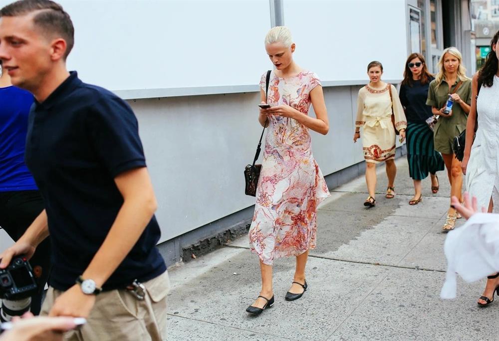 Mốt đi giày bệt gây nguy hiểm-1