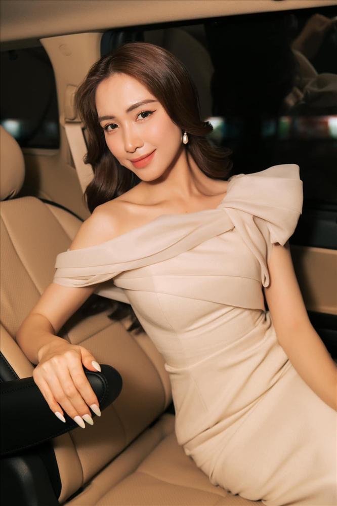 Đang hát thì rớt móng tay, Hòa Minzy vẫn tranh thủ tấu hài đỡ quê-1