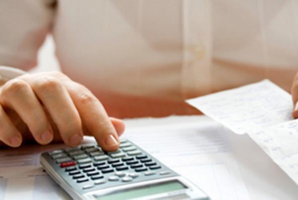 Tranh cãi việc cô gái sống ở thành phố chỉ với 1,5 triệu/tháng-1