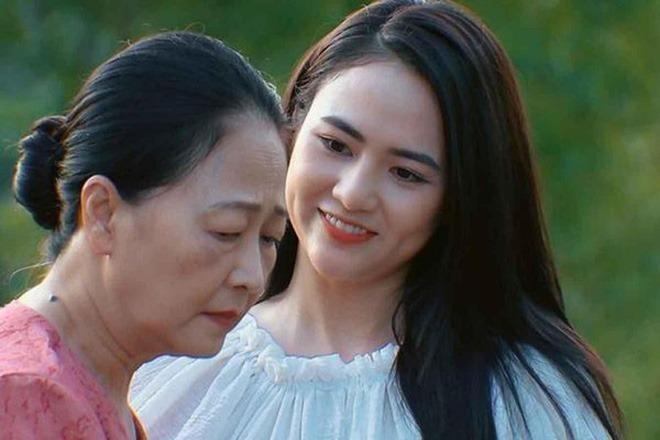 Những mỹ nhân có vỏ bọc gái ngoan nhưng ‘quẩy’ tới bến khi lên bar-11