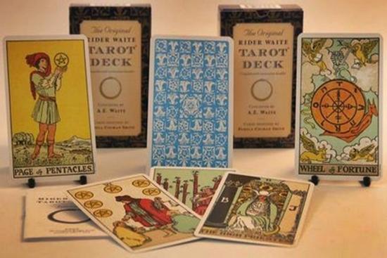 Bói bài Tarot hàng ngày - Chủ Nhật 28/8/2022: Theo tình... tình chạy