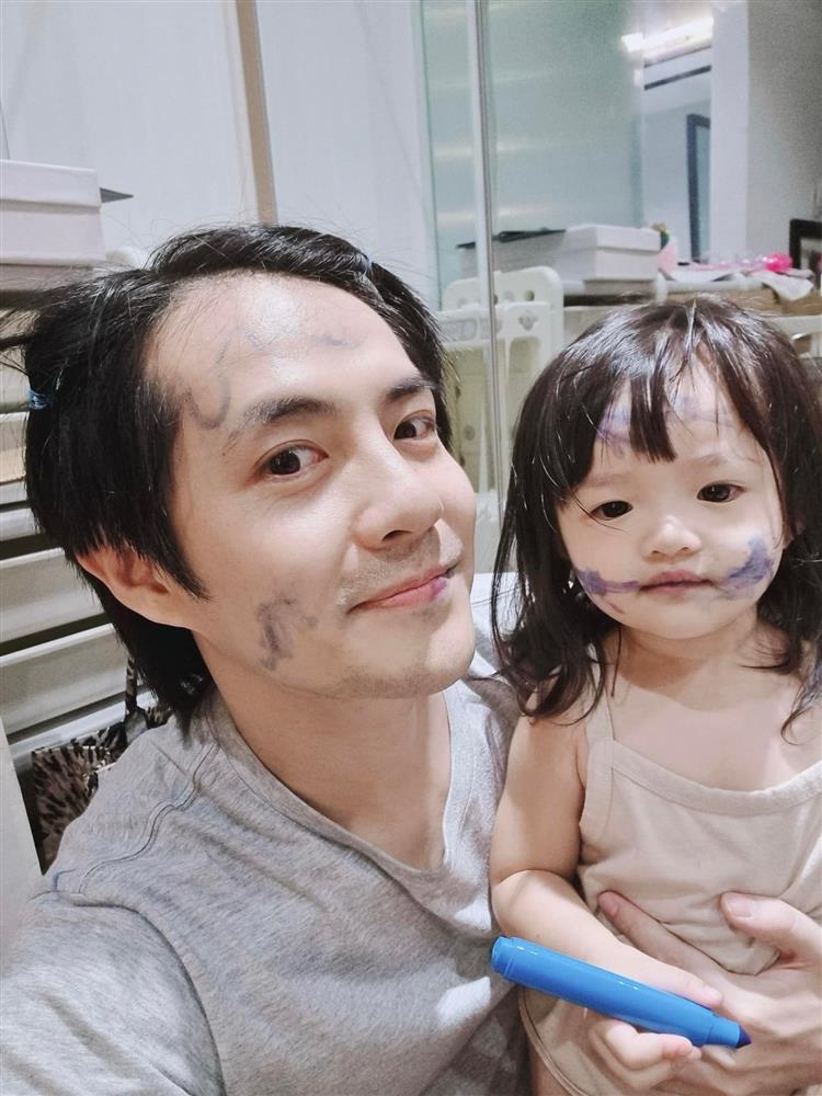 Netizen soi tình trạng hôn nhân Đông Nhi qua tin nhắn đời thường-1