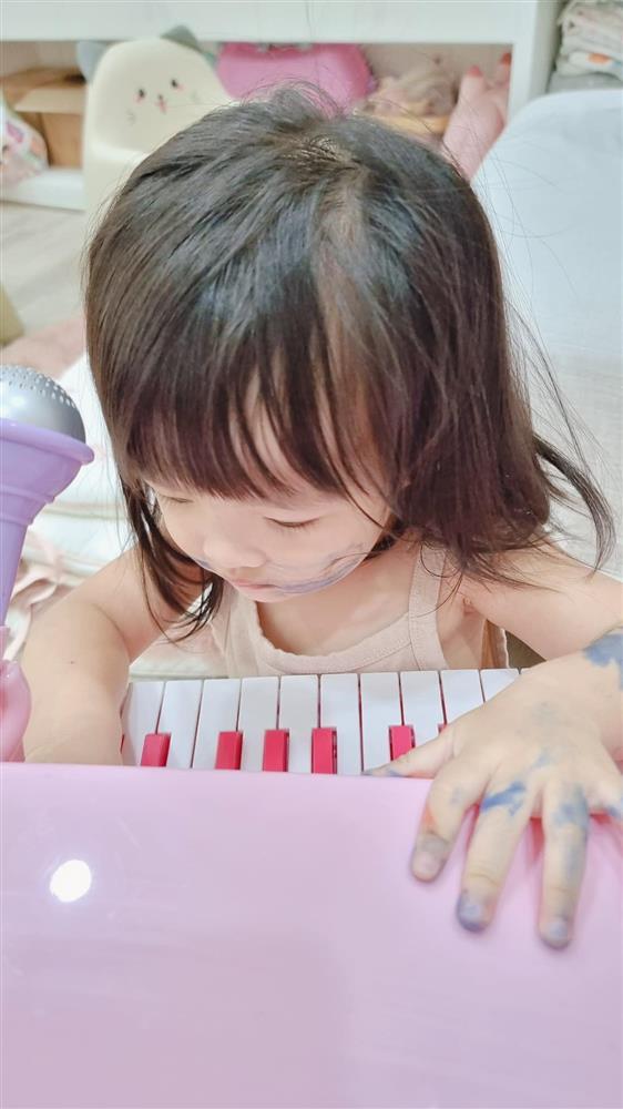 Netizen soi tình trạng hôn nhân Đông Nhi qua tin nhắn đời thường-3