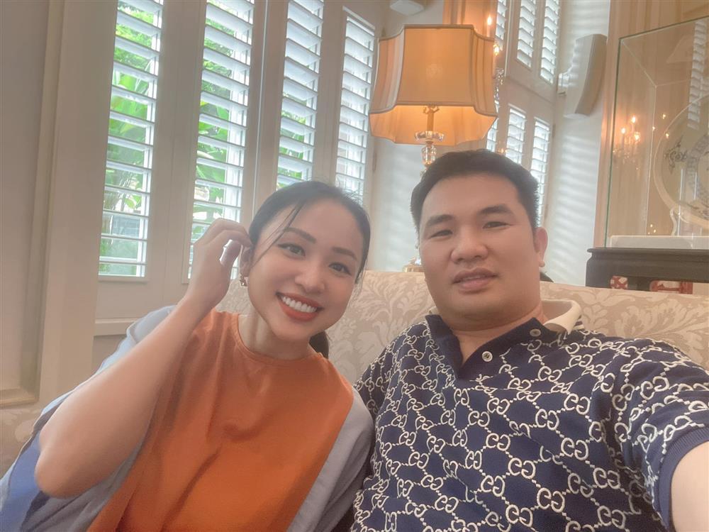 Chồng đại gia của Vân Hugo chăm con, hội chị em trầm trồ-12