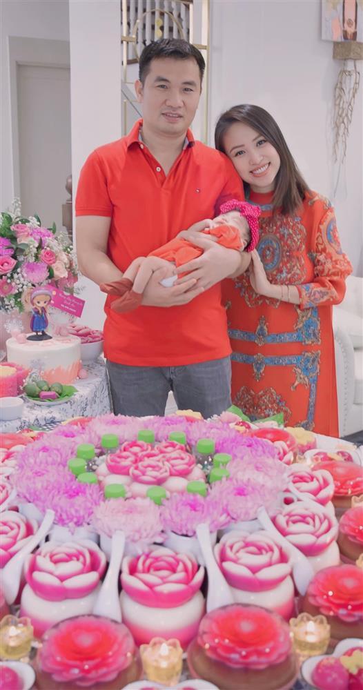 Chồng đại gia của Vân Hugo chăm con, hội chị em trầm trồ-13