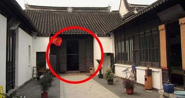 Cửa lớn đối cửa sổ gia đình suy bại, của cải tiêu tan, hãy nhớ cho kỹ-1