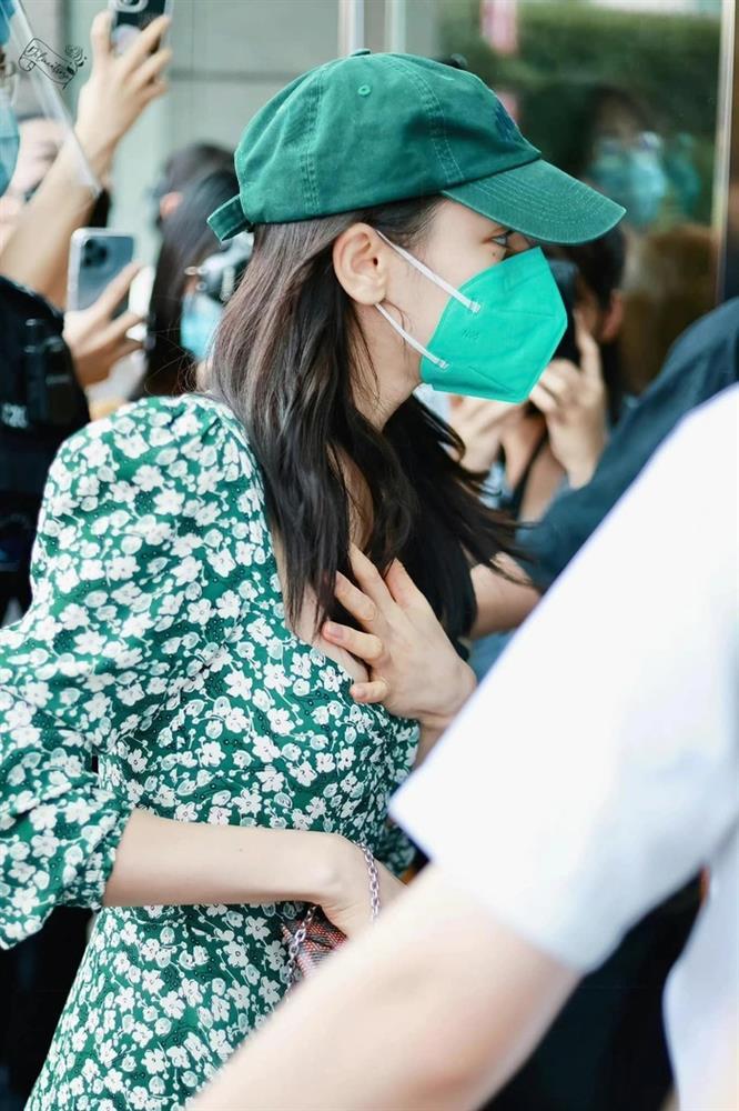 Diện váy hoa xẻ tà, Địch Lệ Nhiệt Ba leo thẳng lên hot tìm kiếm-6