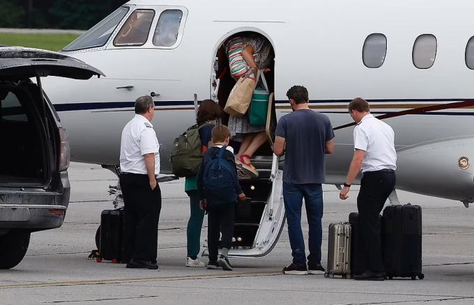 Ben Affleck trông bơ phờ sau lễ cưới kéo dài 3 ngày-3