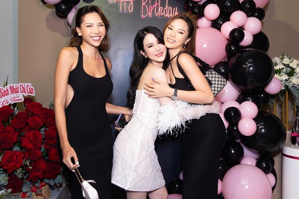 Cường Đô La bé tí khi đứng cạnh Diệp Lâm Anh và bà xã-2