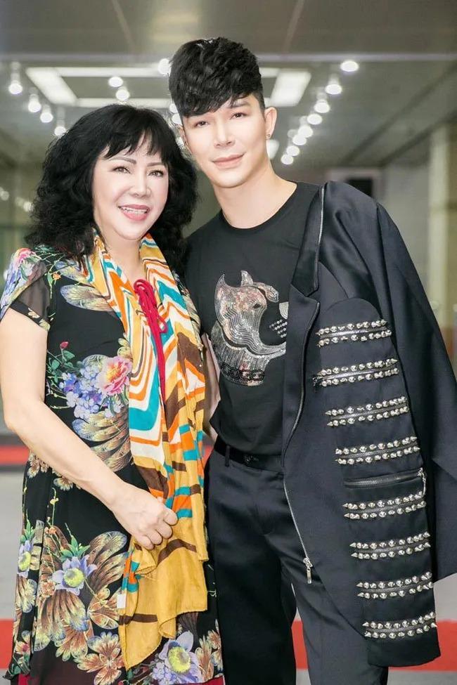 Mẹ cựu hoa khôi U60 của Nathan Lee gây sốt với mái tóc vàng hoe-6