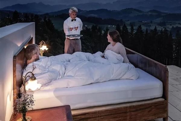 Khách sạn không trần, không tường hút khách-1