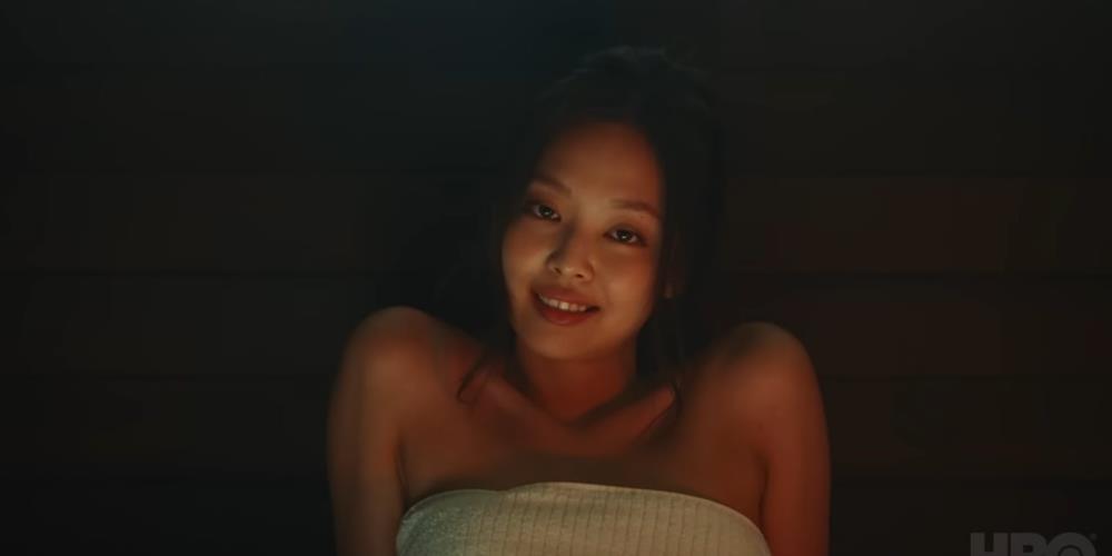 Jennie (BlackPink) gợi cảm khi đóng phim-1