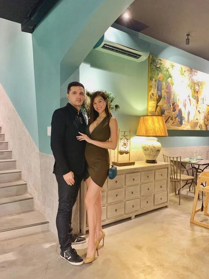 4 mẹ bầu Vbiz có niềm đam mê bất diệt với đầm body sexy-11