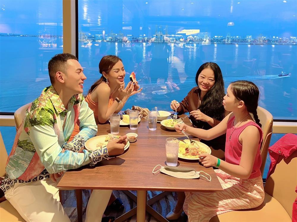 Phương Trinh Jolie bị chê lố lăng khi diện bikini bé tẹo-9