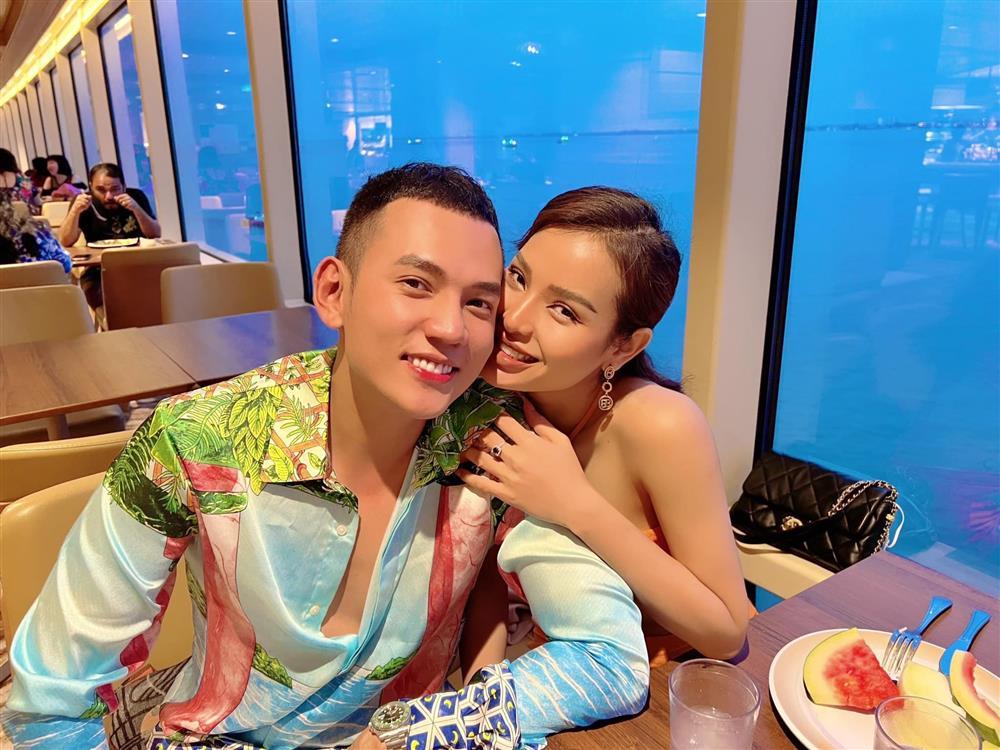 Phương Trinh Jolie bị chê lố lăng khi diện bikini bé tẹo-10