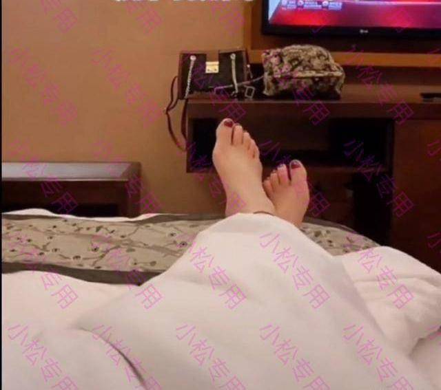 Đi công tác với sếp, vợ gửi video và hành động bất ngờ của chồng-2