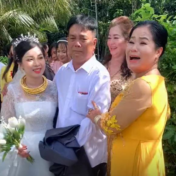 Bố cô dâu nức nở ngày con theo chồng, phía thông gia nói chỉ 1 câu-4