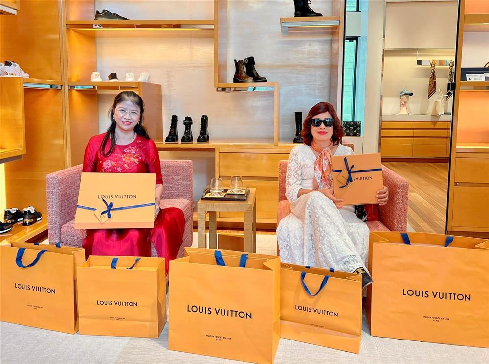 Mẹ vợ được Đăng Khôi tặng hàng hiệu, nói gì về chàng rể nổi tiếng?-3