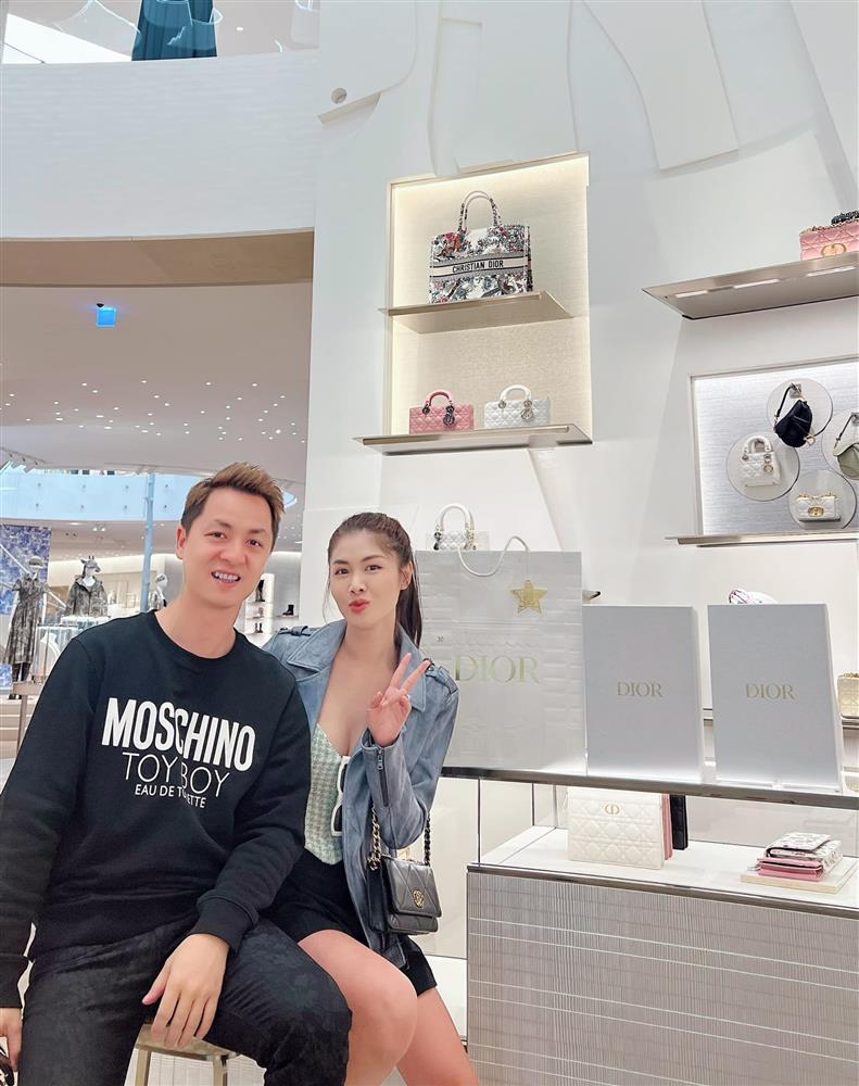 Mẹ vợ được Đăng Khôi tặng hàng hiệu, nói gì về chàng rể nổi tiếng?-9