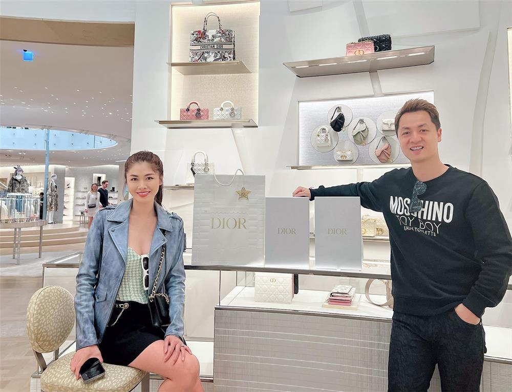 Mẹ vợ được Đăng Khôi tặng hàng hiệu, nói gì về chàng rể nổi tiếng?-10