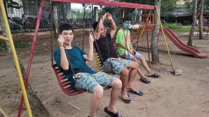 40 người tháo chạy khỏi casino ở Campuchia đã trở về địa phương-4