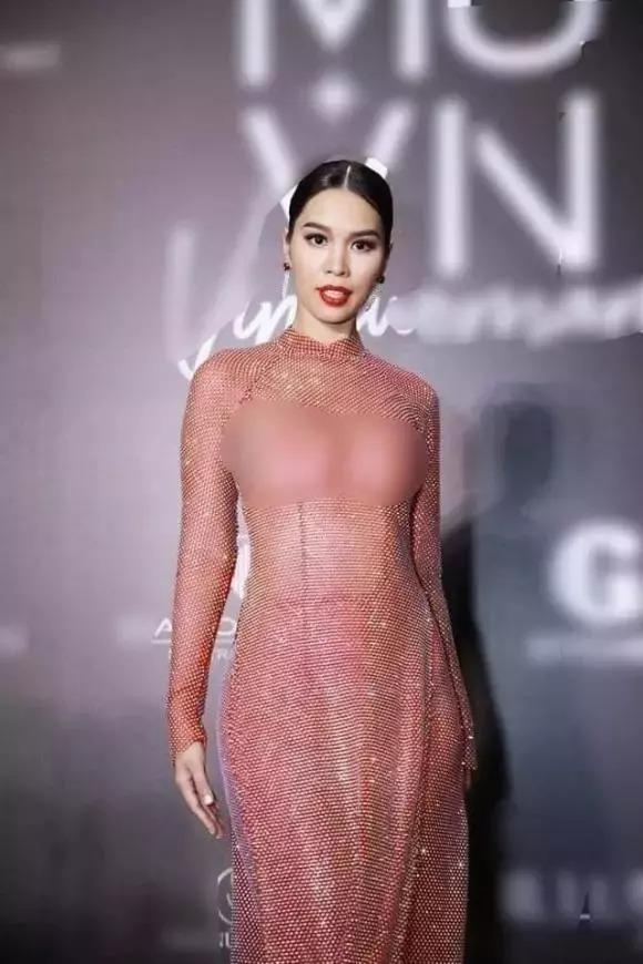 Hà Anh bị đào clip catwalk ô dề, không thể cảm nổi-9