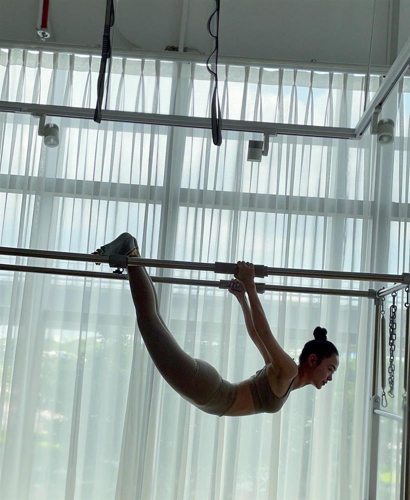 Đu bộ môn mới, Minh Hằng và Ngọc Trinh body ai đỉnh hơn?-6