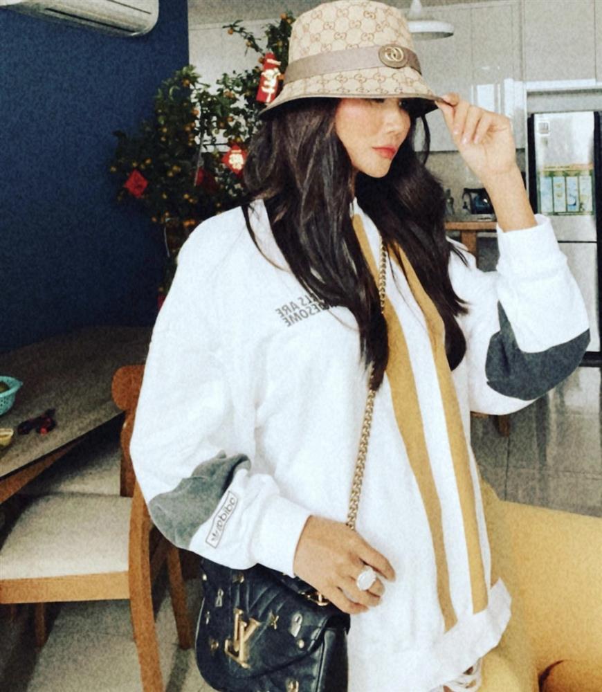 HHen Niê gặp bản sao ngay trên máy bay làm netizen cười ngất-3