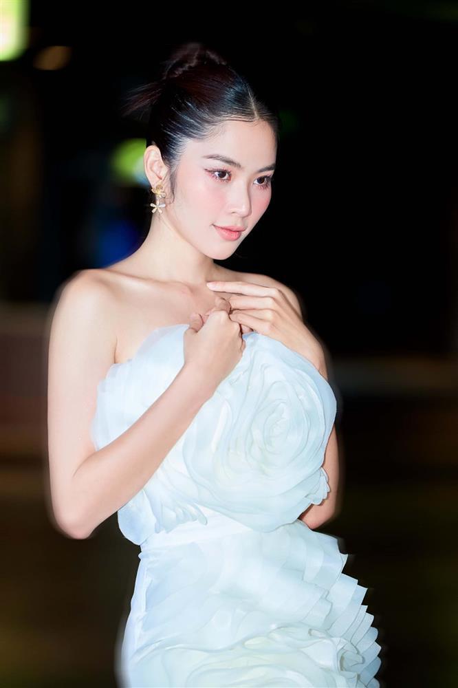 Nam Anh nói gì về sự cố ngã dúi dụi vì bị dọa ở sự kiện phim?-5