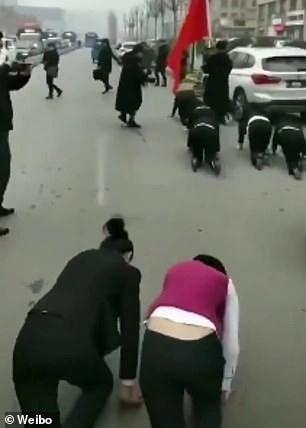 Không hoàn thành chỉ tiêu, nhân viên bị sếp ép nuốt trứng gà sống-3