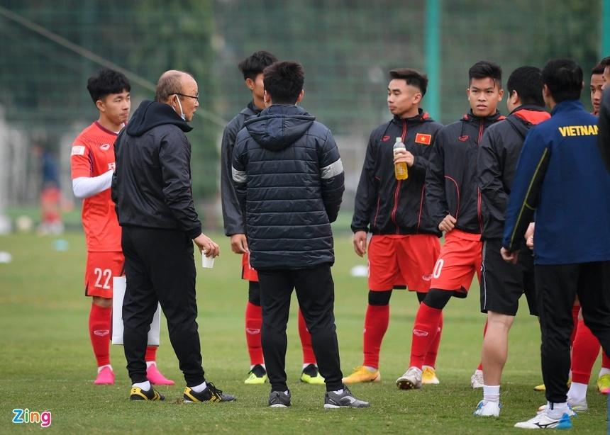 Bên trong chai nước màu vàng của đội tuyển Việt Nam-1