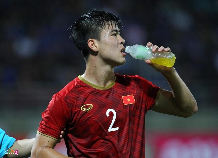 Bên trong chai nước màu vàng của đội tuyển Việt Nam-2
