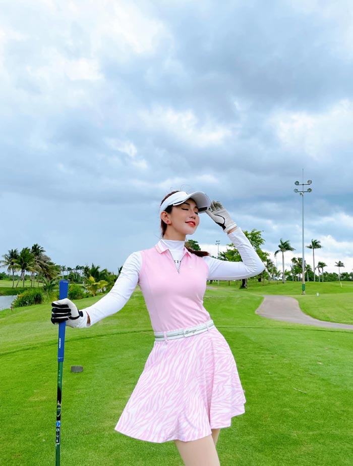 MC Hải Anh đi khắp nơi vẫn không quên tình yêu với golf-3