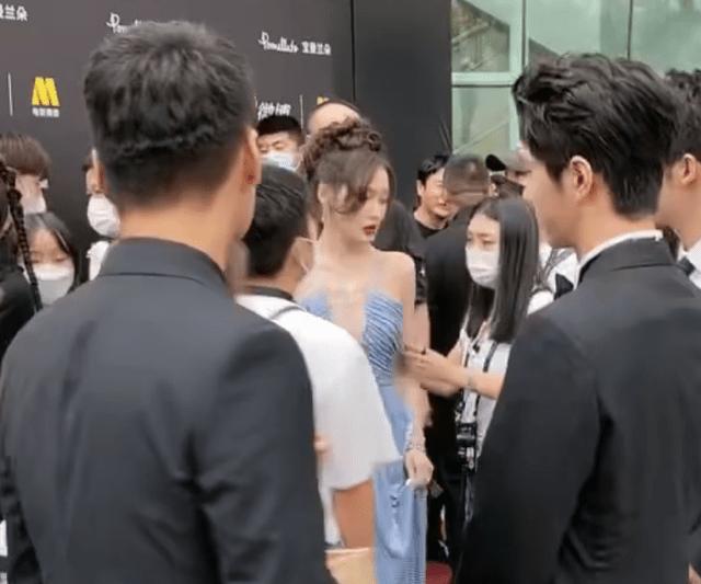 Trương Thiên Ái bật khóc trên thảm đỏ do bị cắm sừng?-5